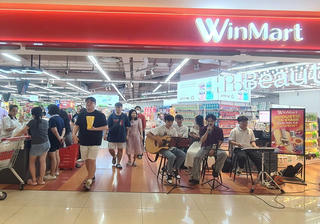 Siêu thị WinMart: Vừa thưởng thức âm nhạc vừa mua sắm giảm giá 'sập sàn'

