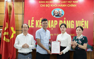 Chi bộ Khối Hành chính, Đảng bộ Báo Pháp luật Việt Nam kết nạp đảng viên
