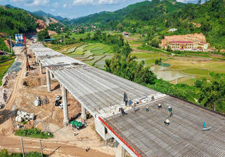 Thi đua 100 ngày đêm thông tuyến hai dự án cao tốc Hữu Nghị - Chi Lăng và Đồng Đăng - Trà Lĩnh
