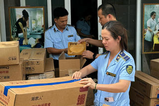 Quản lý thị trường TP Hà Nội tiếp tục thu giữ 1.142 chiếc bánh Trung thu nhập lậu