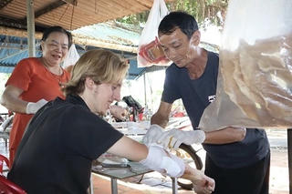 Đôi vợ chồng già 3 thập kỷ "giữ sự sống" nơi cầu 38 Đồng Nai