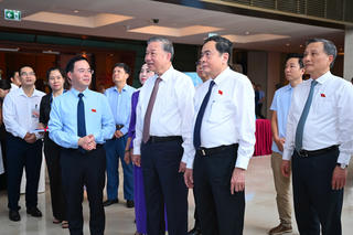 Chủ động ứng dụng công nghệ trong công việc hằng ngày của Quốc hội