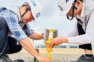 Lắp đèn đường băng số 1, chuẩn bị bay hiệu chuẩn tại sân bay Long Thành