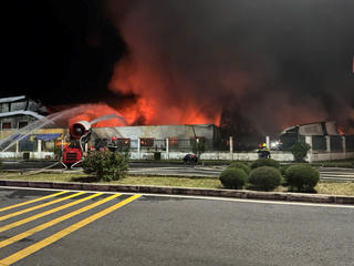 Đêm qua cháy kho giày ở KCN Đồ Sơn