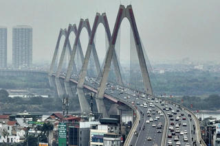 Cấm phương tiện lưu thông trên cầu Nhật Tân từ 0h đến 4h 