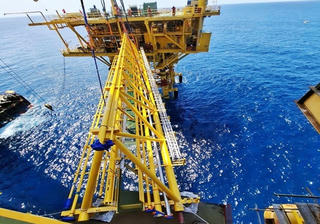 Petrovietnam lắp đặt thành công Khối thượng tầng giàn BK-24, mỏ Bạch Hổ