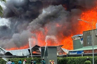 Tìm thấy một thi thể trong vụ cháy nhà xưởng ở TP HCM