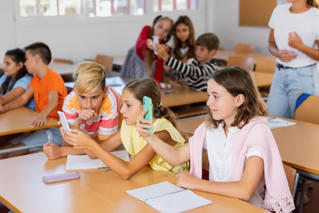 Thụy Điển cấm sử dụng điện thoại di động trong trường học từ năm 2026