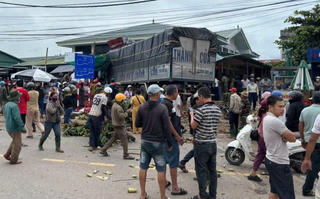 Quảng Trị: Xe tải lao vào chợ khiến 12 người thương vong