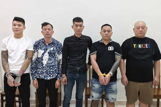 Giải cứu 2 người nước ngoài bị bắt giữ do nợ cờ bạc