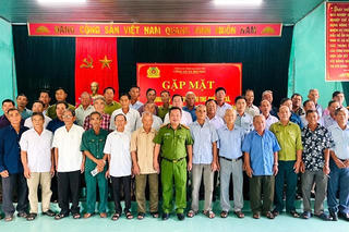 Quảng Trị: Công an xã Sen Ngư gặp mặt, tri ân sĩ quan cao cấp và trưởng các dòng họ