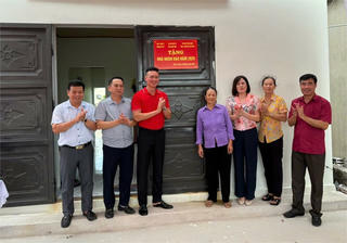 Lễ bàn giao "Nhà nhân đạo" tại phường Yên Tử (Quảng Ninh)