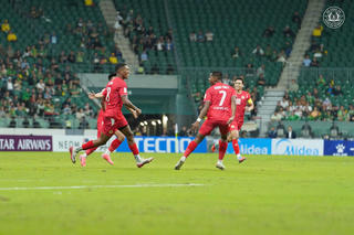 Ông Polking: " Bóng đá là như vậy, khi bỏ lỡ cơ hội và mắc sai lầm, thì phải trả giá"