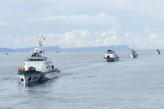 Cảnh sát biển vùng 4 diễn tập chiến thuật vòng tổng hợp và bắn đạn thật trên biển