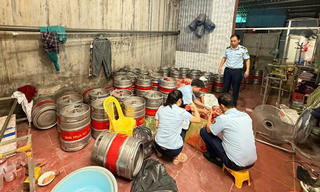 Phát hiện cơ sở có dấu hiệu sản xuất, kinh doanh bia giả mạo nhãn hiệu nổi tiếng
