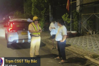 Sau cú gọi của shipper, nam sinh viên 20 tuổi bị đưa đến cửa khẩu Mộc Bài