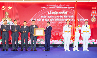 Petrolimex Sài Gòn đón nhận Huân chương Lao động hạng Nhất nhân kỷ niệm 50 năm Ngày thành lập