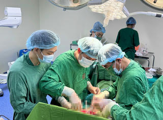 Cứu thiếu niên bị vỡ gan, dập túi mật do tai nạn giao thông