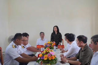 Bộ trưởng Bộ Y tế thăm, động viên cán bộ, chiến sĩ Trạm Ra đa 32 và Trạm Ra đa 590 tại Côn Đảo