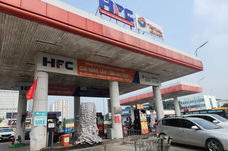 Cháy trụ xăng dầu Mai Dịch