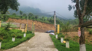 Cận cảnh hiện trường vụ trụ cổng trường gãy đổ khiến 2 anh em ruột tử vong tại Lào Cai