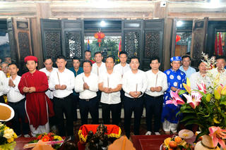 Trang trọng Lễ dâng hương, thượng cờ khai hội Lễ hội chọi trâu Đồ Sơn 2025
