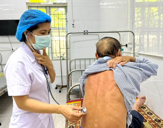 Thuốc lá - 'kẻ hủy hoại' lá phổi và trí nhớ của người cao tuổi

