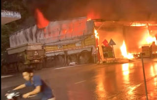 Cháy lớn thiêu rụi 2 hộ kinh doanh ở Lai Châu