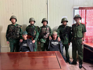 Bắt giữ 2 đối tượng tàng trữ hàng trăm viên ma túy tổng hợp