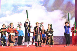 Chương trình nghệ thuật chào mừng thành công Đại hội đại biểu Đảng bộ tỉnh Tuyên Quang lần thứ I
