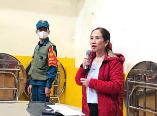 Tạm đình chỉ Hiệu trưởng Trường tiểu học Trưng Vương vì bị tố để thực phẩm bẩn vào bếp ăn bán trú