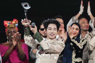 Thủ tướng tặng Bằng khen cho ca sĩ Đức Phúc 