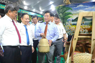 Khai mạc Diễn đàn OCOP vùng ĐBSCL năm 2025: Thúc đẩy liên kết và phát triển bền vững