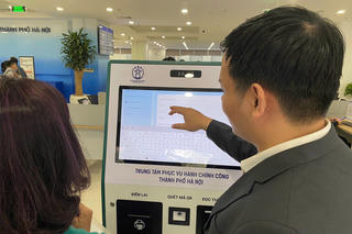 Hà Nội: Ki-ốt điện tử giúp người dân làm thủ tục hành chính nhanh chóng,  thuận tiện hơn