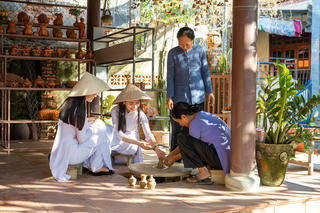 Làng gốm Thanh Hà được vinh danh “Điểm du lịch cộng đồng tốt nhất” năm 2025