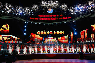 Quảng Ninh: Bắn pháo hoa nổ chào mừng 62 năm Ngày thành lập tỉnh