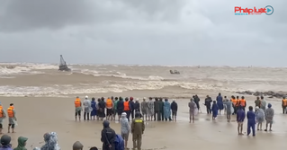 Quảng Trị: Cứu thêm một thuyền viên trong vụ chìm tàu cá tại Cửa Việt
