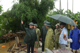 Bão số 10 càn quét xã Quảng Điền (TP Huế): Nhà tốc mái, trường hư hỏng, kho lúa hư hại