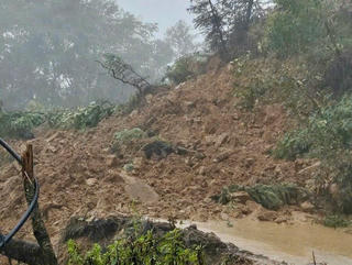 Mưa lớn gây sạt lở, ách tắc nhiều tuyến đường ở Lào Cai