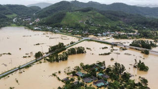 13 giờ bão Bualoi đổ bộ và càn quét các tỉnh miền Trung: Thiệt hại lớn, nguy cơ lũ quét sau bão