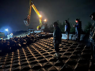 Ninh Bình: Phó Thủ tướng Trần Hồng Hà trực tiếp kiểm tra sự cố sạt lở, sập mái kè biển Hải Thịnh

