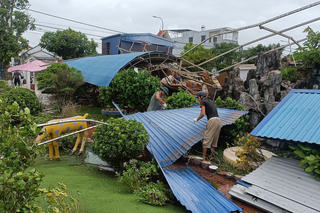 Giông lốc, gió mạnh khiến nhiều địa phương ở Hải Phòng thiệt hại nặng do bão số 10 