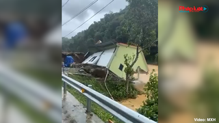 Bão số 10 càn quét Nghệ An: Nhà cửa tan hoang, đường biến thành sông
