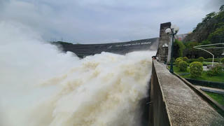 20h hôm nay, mở cửa xả đáy hồ thủy điện Hòa Bình 