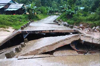 13 người chết, 13 người mất tích, hàng chục ngôi nhà bị hư hỏng do bão số 10