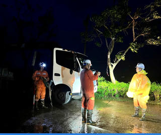 Huy động hơn 800 nhân lực xung kích chuẩn bị khắc phục cung cấp điện sau bão số 10