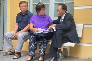 Vụ kiện “Tranh chấp bồi thường thiệt hại phát sinh từ quan hệ lao động”: Tòa tạm ngưng phiên xử để thu thập thêm chứng cứ
