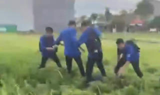 Nam sinh bị nhóm bạn cùng trường đánh gãy xương mũi, gãy xương tay