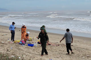 Phát hiện 2 thi thể nghi thuyền viên mất tích trong vụ chìm tàu cá ở Quảng Trị