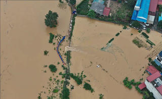 Khắc phục kịp thời sự cố vỡ đê bối sông Cầu ở Thái Nguyên 